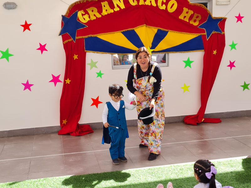 Este viernes, nuestros niños y niñas de los niveles medios vivieron una experiencia inolvidable en el Jardín Infantil Hispano Británico. Bajo la temática del circo