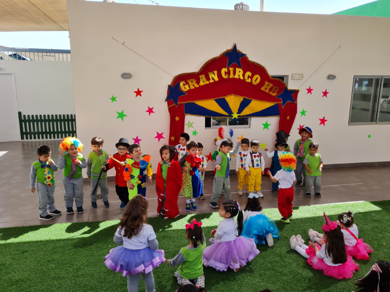 Este viernes, nuestros niños y niñas de los niveles medios vivieron una experiencia inolvidable en el Jardín Infantil Hispano Británico. Bajo la temática del circo