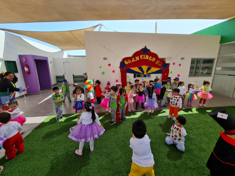 Este viernes, nuestros niños y niñas de los niveles medios vivieron una experiencia inolvidable en el Jardín Infantil Hispano Británico. Bajo la temática del circo