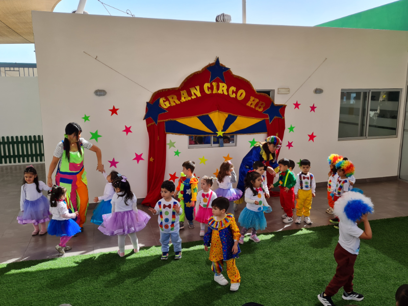 Este viernes, nuestros niños y niñas de los niveles medios vivieron una experiencia inolvidable en el Jardín Infantil Hispano Británico. Bajo la temática del circo