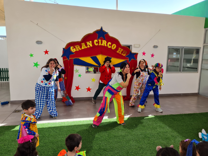 Este viernes, nuestros niños y niñas de los niveles medios vivieron una experiencia inolvidable en el Jardín Infantil Hispano Británico. Bajo la temática del circo
