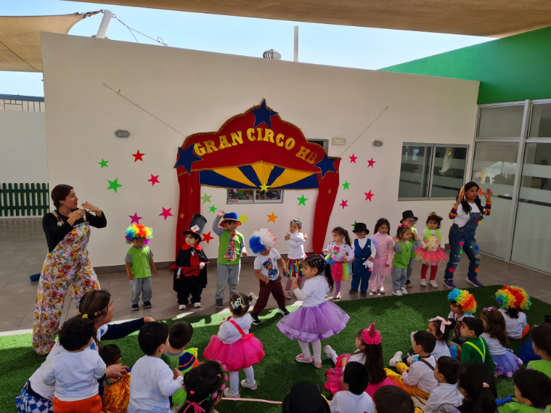 Este viernes, nuestros niños y niñas de los niveles medios vivieron una experiencia inolvidable en el Jardín Infantil Hispano Británico. Bajo la temática del circo